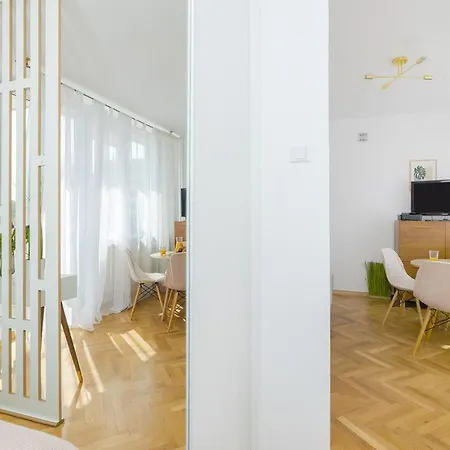 Shortstaypoland Niecala * 바르샤바