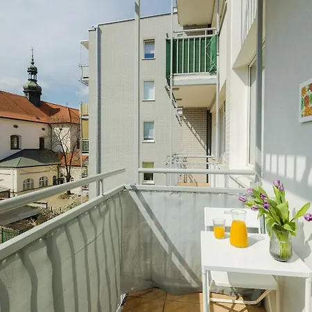 Shortstaypoland Niecala Varšava